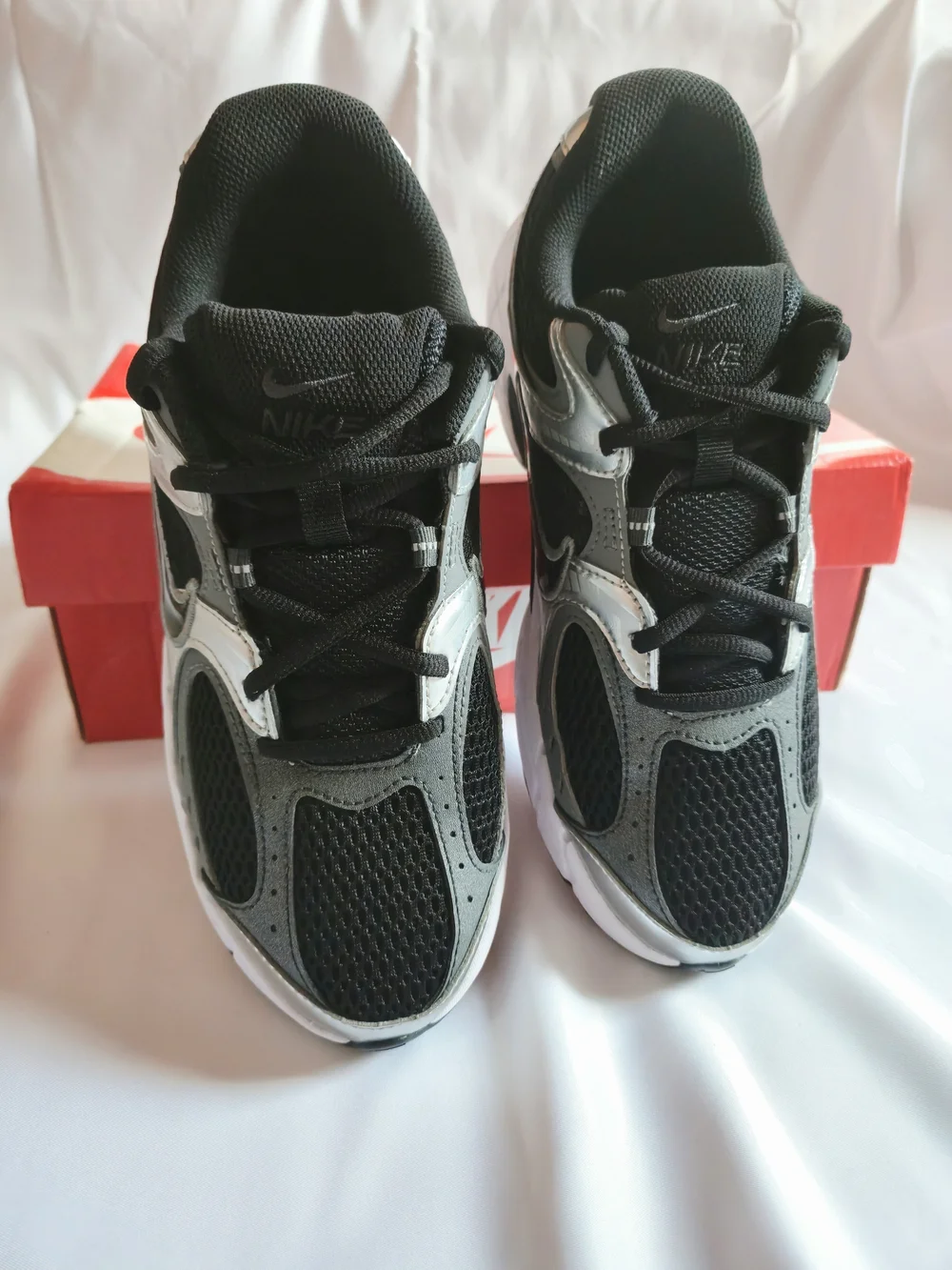 Nike Kids Black, Silver & White Trainers